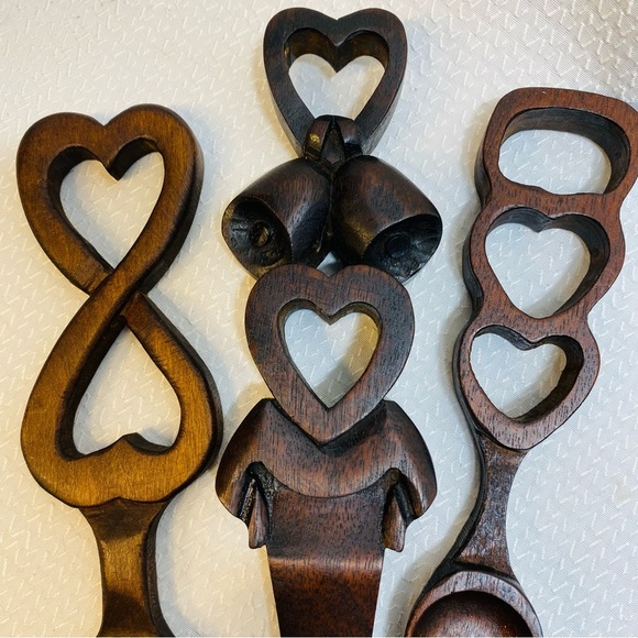 Set of 3 hand carved Welsh Love Spoons. Perfect for Valentine Day & Weddings - Picture 7 of 7